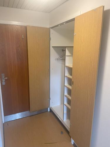 Neckelmanns BnB, Room 3, Velegnet til Handværkere ny in Aalborg SV Neckelmanns BnB, Room 3, Velegnet til Handværkere ny in Aalborg SV