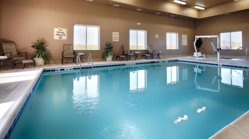 Swimming pool, Best Western Plus Carousel Inn & Suites in Burlington (CO) Swimming pool, Best Western Plus Carousel Inn & Suites in Burlington (CO)