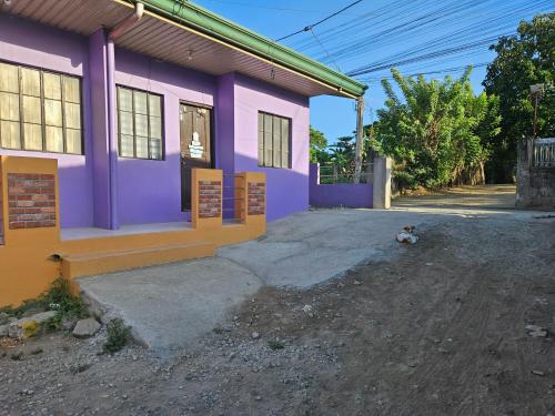 陽台/露台, Mel's Place U2 Batangas Free Parking Feee Wifi w Smart TV Netflix Hot & Cold Shower 4 Adults and kid in Dumuclay 陽台/露台, Mel's Place U2 Batangas Free Parking Feee Wifi w Smart TV Netflix Hot & Cold Shower 4 Adults and kid in Dumuclay