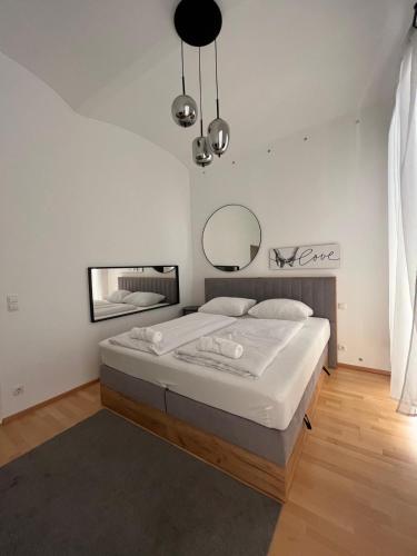 Luxury CityApartment 5