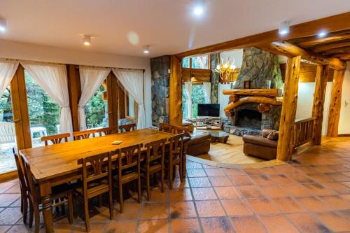 Amazing 4 Bedroom Chalet Villa Traful VT1 by Apartments Bariloche in Villa Traful Amazing 4 Bedroom Chalet Villa Traful VT1 by Apartments Bariloche in Villa Traful
