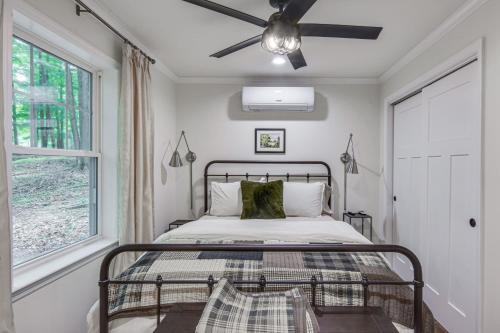 Treasure Lake Home with Deck Walk to Bimini Lake! in 杜波伊斯 Treasure Lake Home with Deck Walk to Bimini Lake! in 杜波伊斯