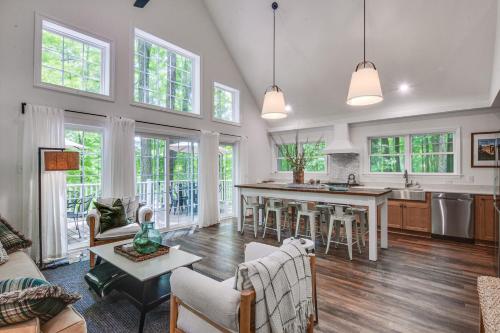 Treasure Lake Home with Deck Walk to Bimini Lake! in 杜波伊斯 Treasure Lake Home with Deck Walk to Bimini Lake! in 杜波伊斯