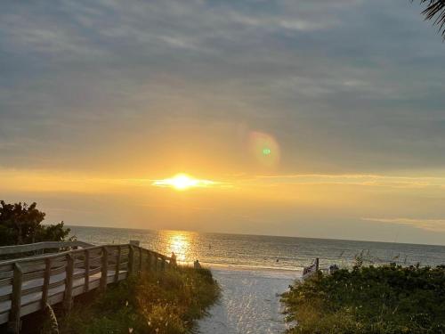 Sunny Shores Retreat 4 Studio in Indian Rocks Beach (FL) Sunny Shores Retreat 4 Studio in Indian Rocks Beach (FL)