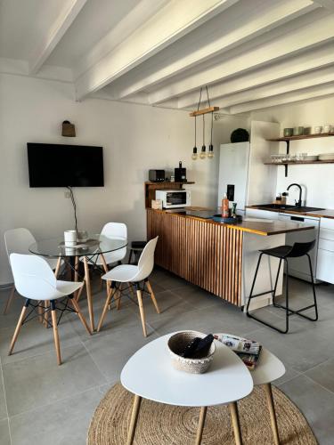 Duplex cozy avec superbe vue mer et accès piscine proche des plages (Duplex cozy avec superbe vue mer et acces piscine proche des plages) in Mare Gaillard Duplex cozy avec superbe vue mer et accès piscine proche des plages (Duplex cozy avec superbe vue mer et acces piscine proche des plages) in Mare Gaillard