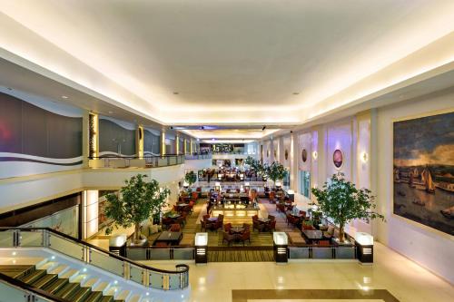 로비, 워터프런트 세부 시티 호텔 앤 카지노 (Waterfront Cebu City Hotel and Casino) in 세부 로비, 워터프런트 세부 시티 호텔 앤 카지노 (Waterfront Cebu City Hotel and Casino) in 세부