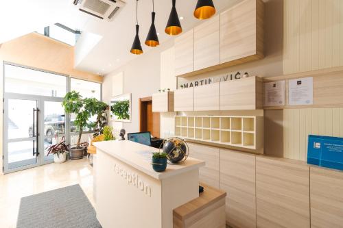 Lobi, Lux Hotel M in Bar Lobi, Lux Hotel M in Bar