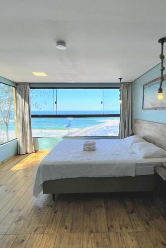 Graffi Beach House in Morro das Pedras Graffi Beach House in Morro das Pedras