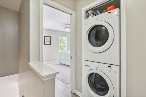 Warm 2-Story Townhome in Smyrna (GA) Warm 2-Story Townhome in Smyrna (GA)