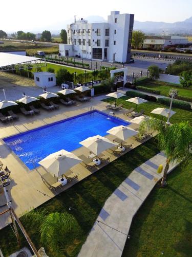 泳池, 凱撒機場酒店 (Cezar's Airport Hotel) in 尼科西亞 泳池, 凱撒機場酒店 (Cezar's Airport Hotel) in 尼科西亞
