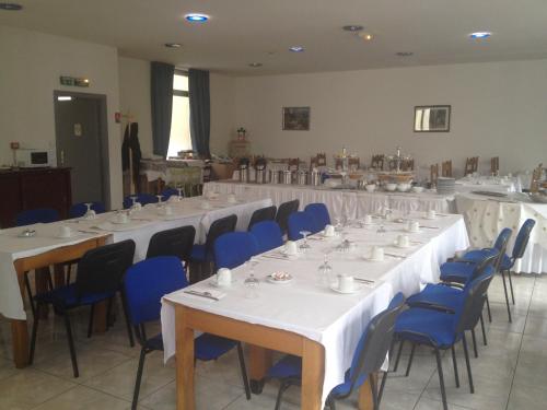 Salón de banquetes, Hotel Le Strasbourg in Mulhouse Salón de banquetes, Hotel Le Strasbourg in Mulhouse