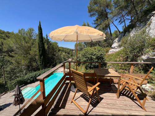 Balcony/terrace, B&B Les Tetes de Mules - Adults Only in Gemenos Balcony/terrace, B&B Les Tetes de Mules - Adults Only in Gemenos