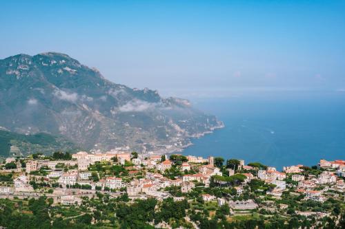 Eliolite Holiday House