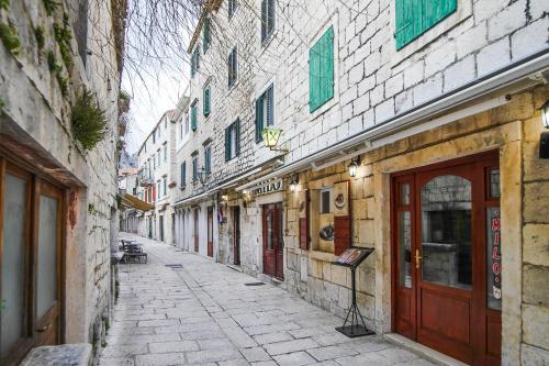 Apartments Rinatoni in โอมิส Apartments Rinatoni in โอมิส