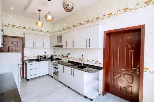 White house apartment in Gikongoro White house apartment in Gikongoro