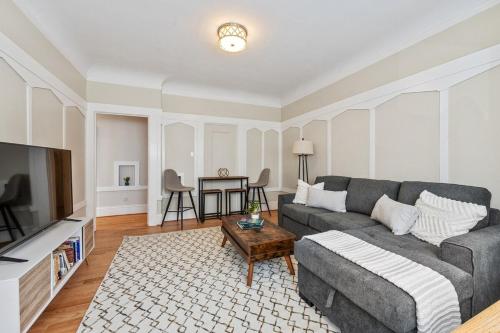 Super Convenient 1br City Pad With Garage Parking near 16 Avenue Tiled Steps Super Convenient 1br City Pad With Garage Parking near 16 Avenue Tiled Steps