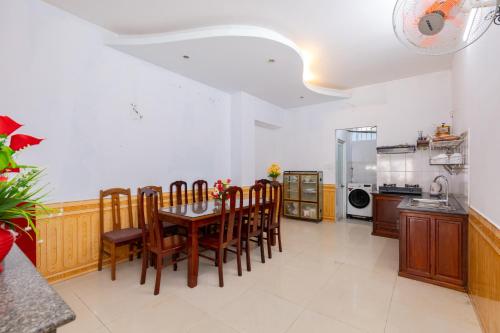 Nha nghi Truong Phat - Bai sau cach bien 300m
