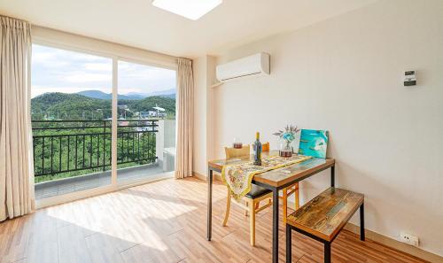 Ocean to You Resort Sokcho Seorak Beach Hotel and Condo in Sokcho-si Ocean to You Resort Sokcho Seorak Beach Hotel and Condo in Sokcho-si