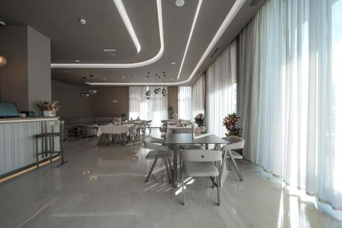 Naos Luxury Hotel in Влёра Naos Luxury Hotel in Влёра