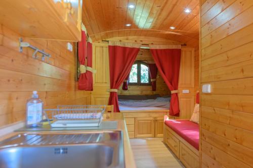 La Grange d'Emile gîtes, roulottes et piscine (La Grange d'Emile gites, roulottes et piscine) in 海濱 La Grange d'Emile gîtes, roulottes et piscine (La Grange d'Emile gites, roulottes et piscine) in 海濱