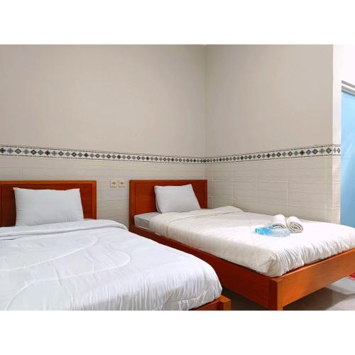 Wisma Mekar Jaya near Solo Safari Mitra RedDoorz in เจเบรส Wisma Mekar Jaya near Solo Safari Mitra RedDoorz in เจเบรส