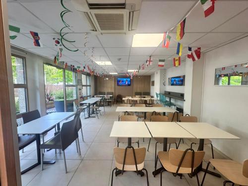Food and beverages, Premiere Classe Paris Ouest - Gennevilliers Barbanniers Hotel in Gennevilliers Food and beverages, Premiere Classe Paris Ouest - Gennevilliers Barbanniers Hotel in Gennevilliers