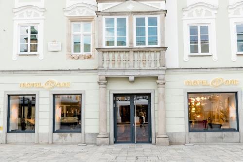 Eingang, Motel One Linz-Hauptplatz in Linz Eingang, Motel One Linz-Hauptplatz in Linz