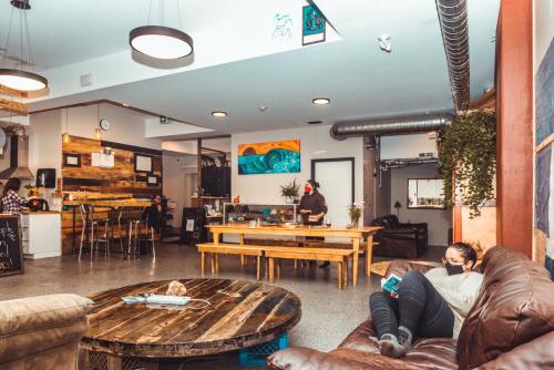 共用Lounge/電視區, The Haven Hostel in 雷霆灣(ON) 共用Lounge/電視區, The Haven Hostel in 雷霆灣(ON)