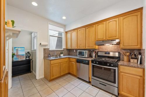 Super Convenient 1br City Pad With Garage Parking near 16 Avenue Tiled Steps Super Convenient 1br City Pad With Garage Parking near 16 Avenue Tiled Steps