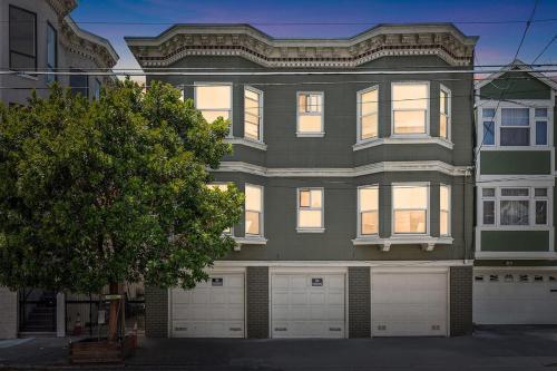 Super Convenient 1br City Pad With Garage Parking near 16 Avenue Tiled Steps Super Convenient 1br City Pad With Garage Parking near 16 Avenue Tiled Steps
