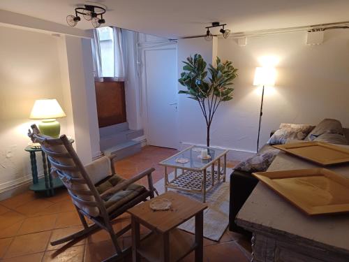 Apartment St Remy-les-Chevreuse 5 min walk RER B in Saint-Remy-les-Chevreuse Apartment St Remy-les-Chevreuse 5 min walk RER B in Saint-Remy-les-Chevreuse