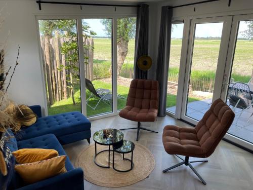 Vogelvrij, vakantie woning met landelijk uitzicht en geheel omheinde tuin in Burgerbrug Vogelvrij, vakantie woning met landelijk uitzicht en geheel omheinde tuin in Burgerbrug