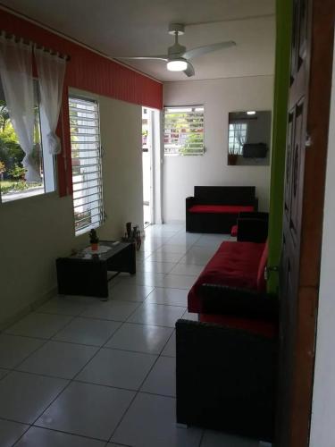 Appartement charmant à Sainte-Anne, 70 m², avec piscine (Appartement charmant a Sainte-Anne, 70 m², avec piscine) in Сен Ан Appartement charmant à Sainte-Anne, 70 m², avec piscine (Appartement charmant a Sainte-Anne, 70 m², avec piscine) in Сен Ан