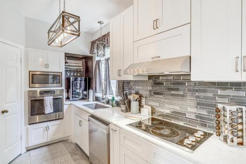 Houston Retreat with Smart TVs Walk to Golf Course! in Klein Houston Retreat with Smart TVs Walk to Golf Course! in Klein