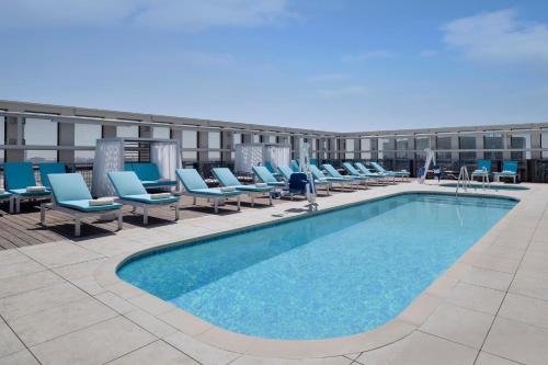 Swimming pool, Hyatt Place Lax/century Blvd in Los Angeles (CA) Swimming pool, Hyatt Place Lax/century Blvd in Los Angeles (CA)