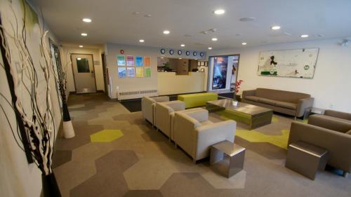 Lobby, HI Calgary City Centre Hostels in Calgary (AB) Lobby, HI Calgary City Centre Hostels in Calgary (AB)