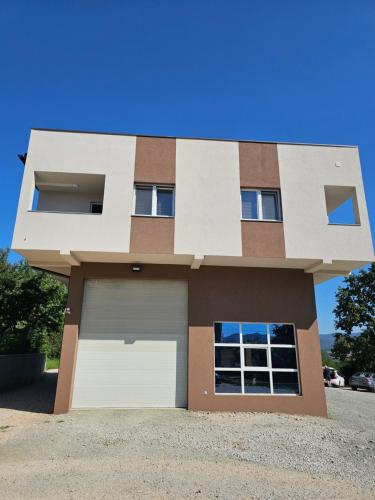 Apartmani gradina Tuzla in Tuzla Apartmani gradina Tuzla in Tuzla