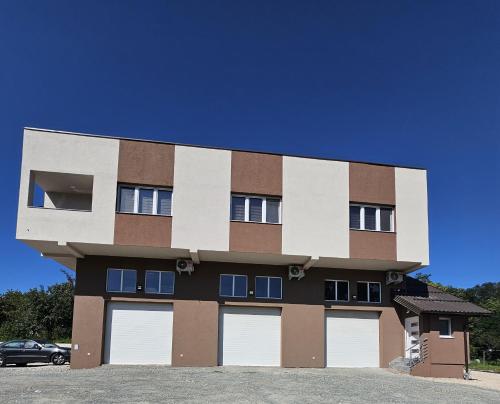 Apartmani gradina Tuzla in Tuzla Apartmani gradina Tuzla in Tuzla