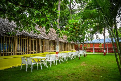 Tamarind Tree Way Side Amenities in Hospet Tamarind Tree Way Side Amenities in Hospet