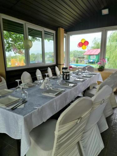 Casa din povesti in Aninișu de Vale Casa din povesti in Aninișu de Vale