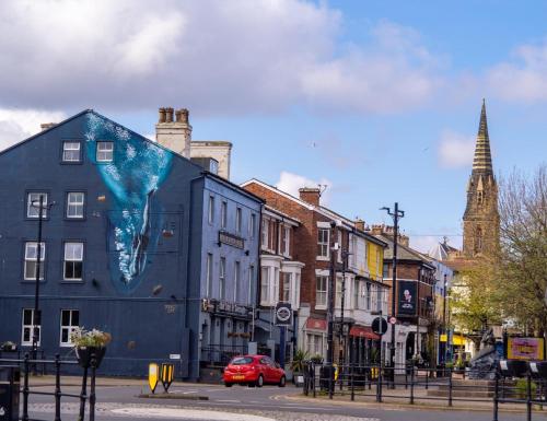 Vista exterior, The New Brighton Hotel in Greasby Vista exterior, The New Brighton Hotel in Greasby