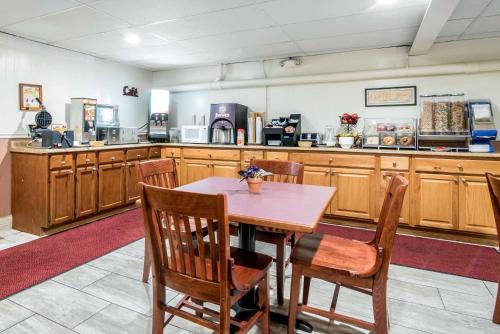 Еда и напитки, Econo Lodge Inn & Suites Tilton in Тилтон Еда и напитки, Econo Lodge Inn & Suites Tilton in Тилтон