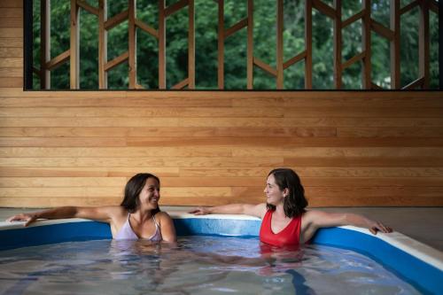 Hot tub, VRGE Revelstoke in Revelstoke (BC) Hot tub, VRGE Revelstoke in Revelstoke (BC)