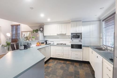 Tranquil Double Room - Next to Bus Station & Park & Chinatown - Shared Bathroom in Strathfield Tranquil Double Room - Next to Bus Station & Park & Chinatown - Shared Bathroom in Strathfield