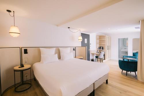 Hotel Majestic near Grosse Cloche de Bordeaux Hotel Majestic near Grosse Cloche de Bordeaux