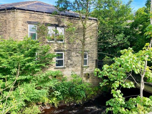 A szálláshely kívülről, The Old Riverside School House in Hebden Bridge A szálláshely kívülről, The Old Riverside School House in Hebden Bridge