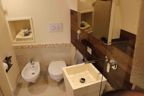Bathroom, Fondo Vito B&B in Gravina in Puglia Bathroom, Fondo Vito B&B in Gravina in Puglia