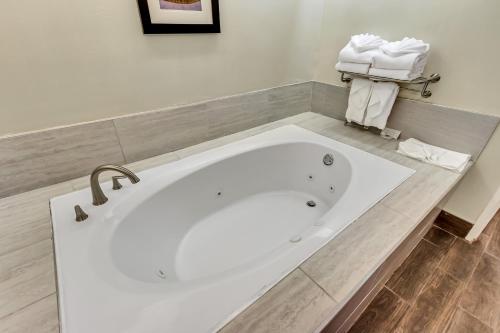 Quality Inn & Suites Murray – Salt Lake City South in Taylorsville Area Quality Inn & Suites Murray – Salt Lake City South in Taylorsville Area