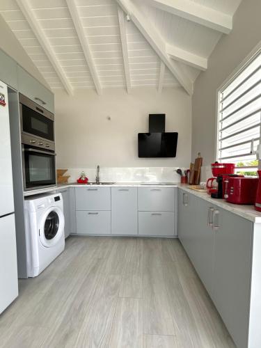 Kitchen, La Kaze Ma - Jacuzzi Privee, Proche Plage in Le Moule Kitchen, La Kaze Ma - Jacuzzi Privee, Proche Plage in Le Moule