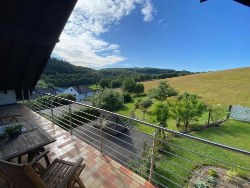 شرفة/ تراس, Ferienwohnung Stähbachtal (Ferienwohnung Stahbachtal) in Kaisersesch شرفة/ تراس, Ferienwohnung Stähbachtal (Ferienwohnung Stahbachtal) in Kaisersesch